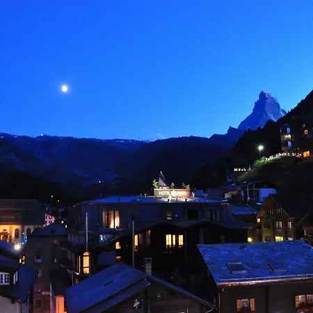 Unique Post Hotel 4*