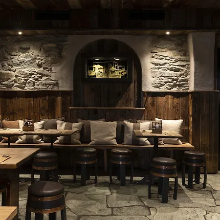 Unique Post Hotel 4*