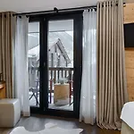 호텔 유니크 포스트 4*